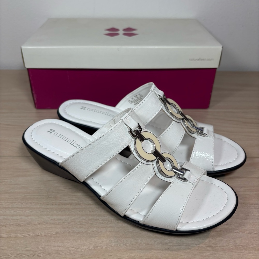 Womens Naturalizer White Slide Sandals with Chain Detail 7.5 M